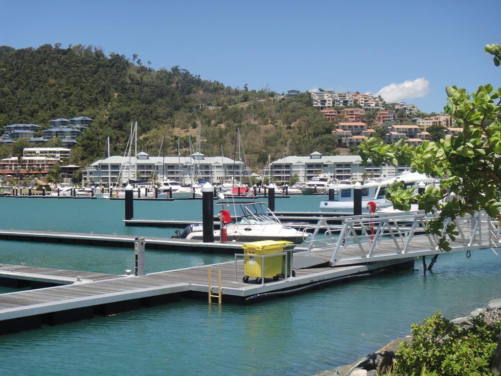Апартаменты Boathouse Port Of Airlie Эйрли-Бич Номер фото