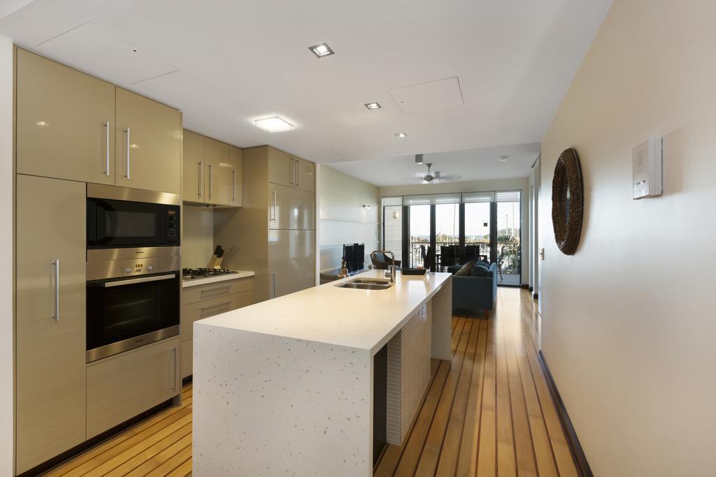 Апартаменты Boathouse Port Of Airlie Эйрли-Бич Экстерьер фото